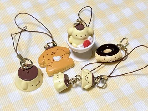 Pompompurin Official Art, Tanah Liat, Hello Kitty Items, Cute Keychain, Cute Little Things, Rilakkuma, Cute Charms, Cute Toys, Clay Charms