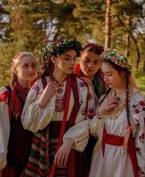 tradtional fashion in ukrain Polish Wedding Traditions, Russian Traditional Clothing, Slavic Clothing, Ukrainian Wedding, Polish Wedding, Ukrainian Culture, Polish Clothing, Russian Clothing, Slavic Folklore