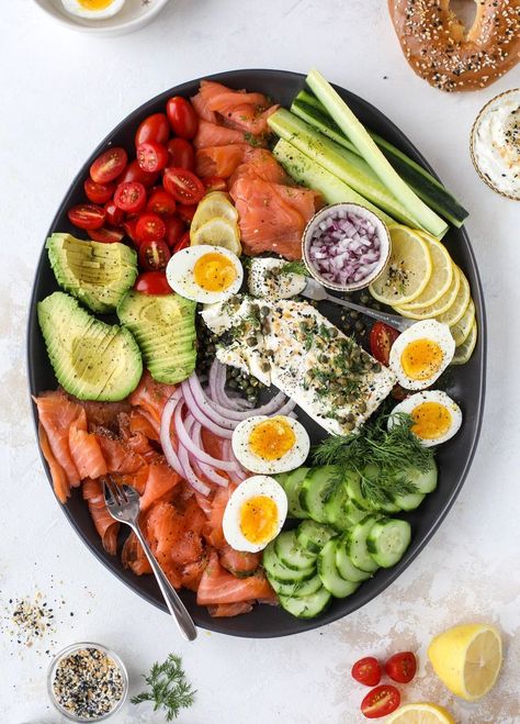 This is my favorite way to make an incredible smoked salmon platter! Fresh smoked salmon with bagels, soft boiled eggs, cream cheese and capers, everything seasoning and so much more. Perfect for holiday breakfasts and brunches! I howsweeteats.com #smoked Eggs Cream Cheese, Smoked Salmon Platter, Salmon Platter, Everything Seasoning, Seder Meal, Breakfast Platter, Idee Pasto, Egg Salad Recipe, Passover Recipes