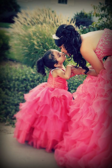 Beautiful Quinceanera with little sister<3 Quince Picture Ideas, Quince Pictures, Quinceanera Pictures, Quinceanera Photoshoot, Sweet 16 Photos, Quinceanera Planning, Quinceñera Dresses, Quinceanera Photography, Quinceanera Ideas