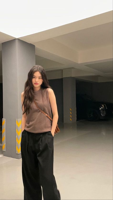 the woman Kim Doyeon, Edgy Outfits, Korean Outfits, Lookbook Outfits, Summer Outfit, Classy Outfits, Fashion Inspo Outfits, The Conversation, Top Styles