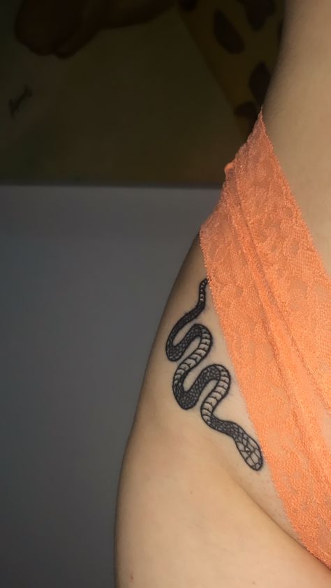 Hidden Snake Tattoo, Snake Hip Tattoo, Simple Tats, Good Tattoo Quotes, Hidden Tattoos, Tattoo Culture, Saved Tattoo, Chest Piece Tattoos, Cute Small Tattoos