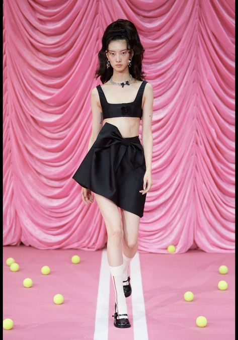 Shushu Tong, Feminine Vibes, Satin Mini Skirt, Bow Skirt, Woman Suit Fashion, Denim Trends, Innovative Fashion, Fashion Music, Runway Collection