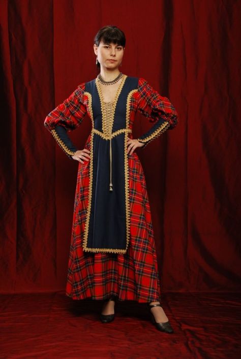 Rare Tartan Black label GUNNE SAX corset dress by VelvetIris, $200.00 Vintage Gunne Sax Dress, 80s Inspired Outfits, Gunne Sax Dress, Gunne Sax, 1970s Dresses, 70 Dress, 1970s Fashion, Textiles Fashion, Black Label