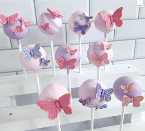 Purple Butterfly Cake Pops, Butterfly Party Treats, Butterfly Themed Desserts, Pink And Purple Butterfly Baby Shower Ideas, Butterfly Candy Table, Butterfly Baby Shower Treats, Butterfly Treat Table, Butterfly Party Food, Purple Butterfly Baby Shower Theme