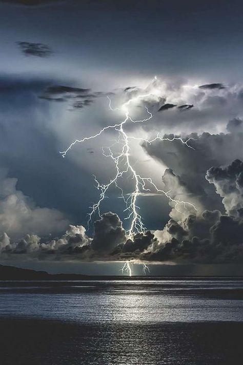 Happy Hour (33 photos) - Suburban Men Lightning In The Sky, The Ocean, The Sky, Water