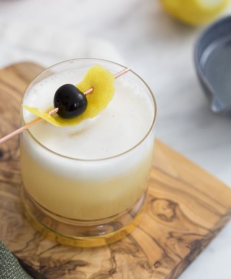 Old-Fashioned Whiskey sour recipe with egg whites and bourbon for Father’s Day  #preppykitchen #whiskeysour #bourbon #eggwhites #cocktails #fathersday Whiskey Sour Egg White, Recipe With Egg Whites, Yum Drinks, Whiskey Sour Recipe, Old Fashioned Whiskey, Egg White Recipes, Drink Poster, Preppy Kitchen, Cocktail Ideas