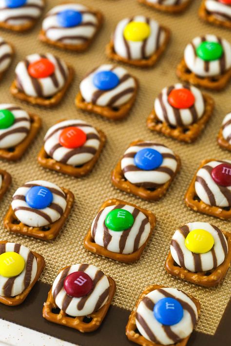 Pretzel Square Treats, Pretzel With M&m, M&m Pretzels, Pretzel Hershey Kiss M&m Recipes, Pretzel Rolos M&m, Pretzel M&m, Hugs Pretzels M&m, Pretzel Chocolate M&m's, M M Pretzel Treats