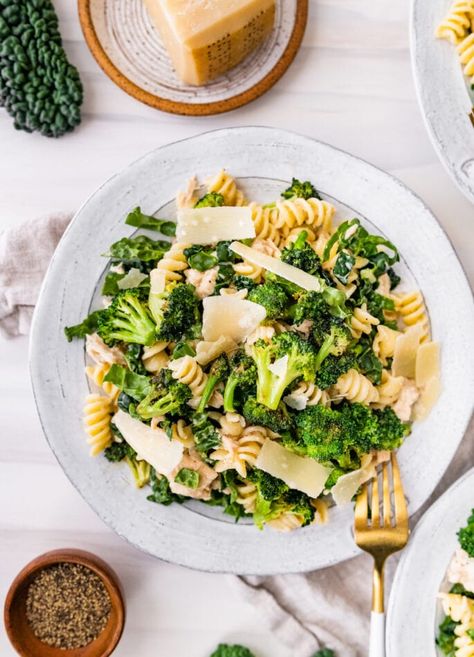 Tuna, broccoli and kale caesar pasta salad on a plate topped with shaved parmesan. Broccoli Caesar, Tuna Broccoli, Caesar Pasta Salad, Caesar Pasta, Grilled Broccoli, Kale Caesar, Shaved Parmesan, Eating Bird Food, Ranch Pasta Salad