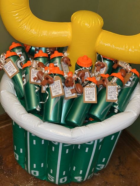 Party Favors For Sports Theme Party, Football Themed Favors, New York Jets Party Ideas, Nfl Football Birthday Party Ideas, Football Birthday Goodie Bag Ideas, Football Birthday Treats, Sports Theme Desserts, Football Theme Dessert Table, Touchdown Birthday Party