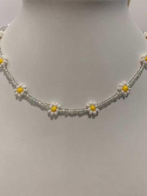 Seed Bead Choker Ideas, Beaded Necklace Ideas Handmade, Beads Necklace Ideas, Beaded Necklace Ideas, Daisy Beaded Necklace, Collares Aesthetic, Seed Beads Earrings, Kalung Manik-manik, Gelang Manik-manik