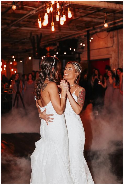 Lesbian Wedding Pictures, Lesbian Wedding Photography Poses, Lgbt Wedding Photography, Gay Wedding Photography, Lesbian Wedding Photography, Gay Wedding Photos, Photo Romantic, Romantic Picture, First Dance Photos