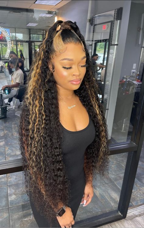 Styles For Long Curly Hair, Hairstyle For Long Curly Hair, Wig Skunk Stripe, Bouncy Layers, Water Wave Wig, Skunk Stripe, Light Curls, Birthday Hairstyles, Bubble Braids