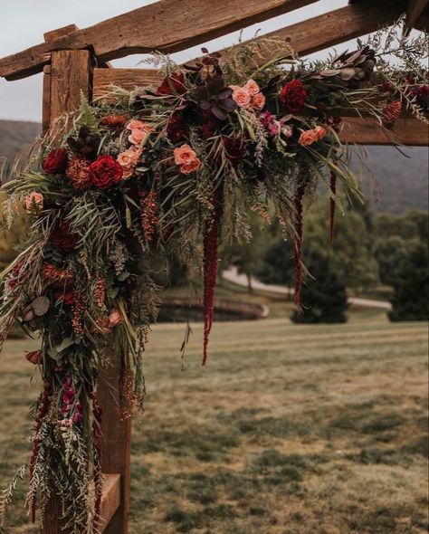 Wedding Aisle Fall, Moody Wedding Arch, Fall Wedding Arches Outdoor, Fall Wedding Arbor, Burgundy Wedding Arch, Fall Wedding Arch, Dark Academia Wedding, Wisteria Wedding, Fall Wedding Arches