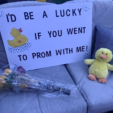 Cute Signs To Ask Someone Out, Duck Homecoming Proposal, Bunny Hoco Proposal, Lucky Duck Promposal, Duck Hoco Proposal, Duck Promposal, Cute Hoco Sign Ideas, Prom Proposal For Boyfriends, Prom Proposal For Girlfriend