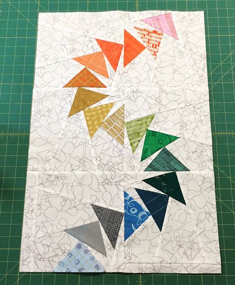 Free Paper Piecing Patterns, Colchas Quilting, Paper Pieced Quilt Patterns, Foundation Paper Piecing Patterns, Flying Geese Quilt, Paper Pieced Quilt, Freezer Paper, Foundation Piecing, Quilt Block Tutorial