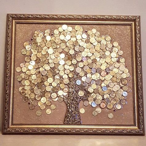 Coin Crafts, Coin Art, Coin Display, Deco Originale, Art N Craft, Button Art, Button Crafts, Furniture Storage, Painted Stones