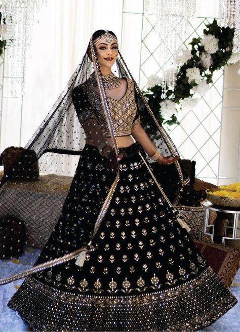 Gold Lehenga Bridal, Black And Gold Lehenga, Indian Bridal Couture, Lehenga Anarkali, Indian Wedding Dresses, Indian Bridesmaid Dresses, Bridal Lehenga Designs, Black Lehenga, Zardozi Work