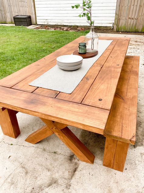 Easy DIY farmhouse outdoor table with FREE plans included Farmhouse Outdoor Table, Outdoor Dining Table Diy, Outdoor Farmhouse Table, Diy Patio Table, Diy Picnic Table, Picnic Table Plans, Diy Outdoor Table, Farmhouse Outdoor, Diy Dining Table