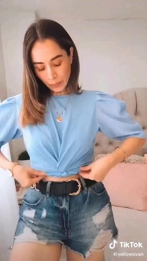 Crop Tops Style Ideas, Crop Top Ideas Outfit, Beautiful Crop Tops, Crop T-shirt Outfits, Shirt Over Crop Top Outfit, Long Shirt Into Crop Top, How To Cropped Tshirt, How To Make A Regular Shirt A Crop Top, Cropped T Shirt Hack