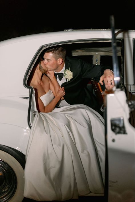 Exit Car Wedding, Wedding Exit Car Photos, Wedding Car Exit, Bentley Wedding Car, Old Car Wedding Exit, Wedding Getaway Car Photos, Wedding Pictures In Car, Classic Car Wedding Exit, Wedding Car Send Off