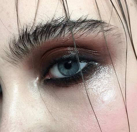 eye and brow makeup wet… Editorial Make-up, Fall Eyeshadow Looks, Fall Eyeshadow, Mekap Mata, Look Grunge, Yennefer Of Vengerberg, Make Up Inspiration, Smink Inspiration, Beauty Make-up