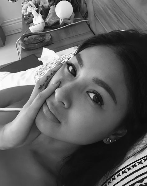 Nadine Lustre Selfie, Nadine Lustre Port, Nadine Lustre Outfits, Nadine Lustre Instagram, Lady Luster, Filipino Celebrities, Nadine Lustre, Logo Facebook, Inspo Board