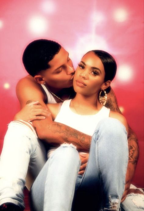 90 Couple Photoshoot, 90s Couples Photoshoot, 2000s Couple Photoshoot, 2000s Couples, 90s Couples, 2000s Photoshoot, Couple Vibes, Photoshoot Backdrops, 90s Makeup