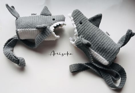 Shark Crochet Bottle Holder, Shark Crochet Bottler Holder With Strap Shark Crochet Slippers, Crochet Shark Water Bottle Holder, Shark Bag Crochet, Crochet Tumbler Holder, Crochet Ideas For Men, Crochet Shark Blanket, Water Bottle Holder Crochet, Crochet Bottle Holder, Shark Crochet