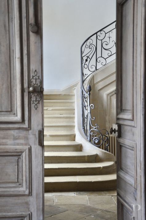 Chateau Interior Modern, 18th Century Architecture, Malmaison Chateau, Georgian Stairs, Modern Chateau Interior, Chateaux Wedding, Chateau Interior Design, European Staircase, French Castle Interior