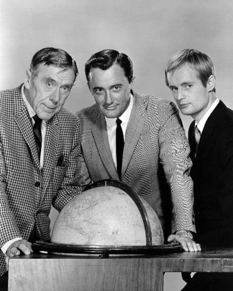 1960s Tv Shows, Robert Vaughn, Alfred Hitchcock Movies, David Mccallum, The Man From Uncle, Great Tv Shows, Old Tv Shows, Old Tv, Classic Tv