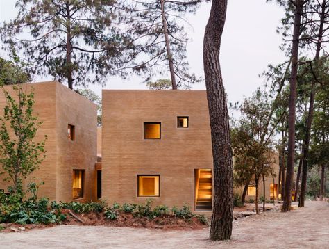 Houses In Mexico, Rammed Earth, Weekend House, Casas Coloniales, House Blend, Residential Complex, Contemporary Interior Design, Facade House, Residential Architecture