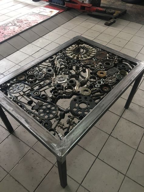 Diy Car Parts Decor Ideas, Furniture Made Out Of Car Parts, Furniture Made From Car Parts, Engine Table Ideas, Old Car Parts Decor Ideas, Repurposed Car Parts, Engine Parts Art, Car Parts Art, Car Part Furniture Automotive Decor