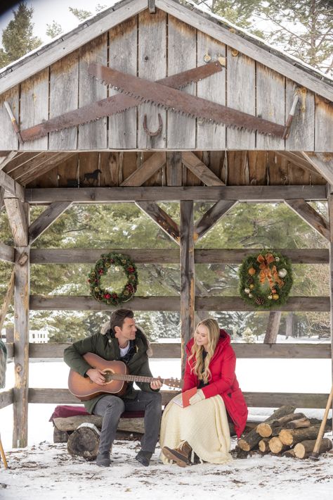 Hallmark Christmas Movies Aesthetic, Hallmark Movies Aesthetic, Hallmark Movie Aesthetic, Christmas Rom Coms, Hallmark Christmas Aesthetic, Hallmark Aesthetic, Vampire Christmas, Movies Couples, Hallmark Mysteries