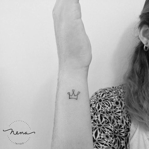 Little Crown Tattoo With Tiny Hearts by Nena_Tattoo Minimalist Crown Tattoo, Tiny Minimalist Tattoo, Minimalist Crown, Small Crown Tattoo, Crown Tattoos For Women, Minimalist Tattoo Meaning, Crown Tattoos, Paris Tattoo, Typography Tattoo