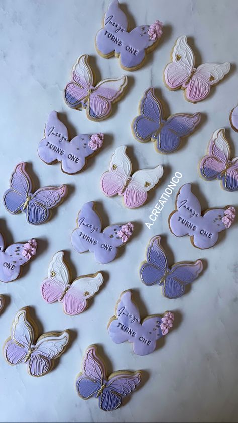 Pink And Purple Butterfly Cookies, Pink Butterfly Cookies, Butterfly Birthday Cookies, Butterfly Cookies Decorated, Muffins Decorados, Butterfly Sugar Cookies, 1st Birthday Cookies, Purple Butterfly Cake, Art Birthday Cake