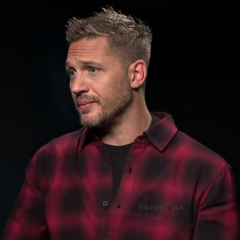 Ragnar Hairstyle, German Haircut, Tom Hardy Hair, Kindle Inspiration, Tom Hardy Beard, Tom Hardy Haircut, Tom Hardy Photos, Eddie Brock, Gents Hair Style