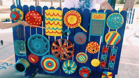 Musical Garden, Homestead Diy, Natural Playground Ideas, Maker Fun Factory Vbs, Sound Garden, Preschool Playground, Maker Fun Factory, Music Garden, Painting Music