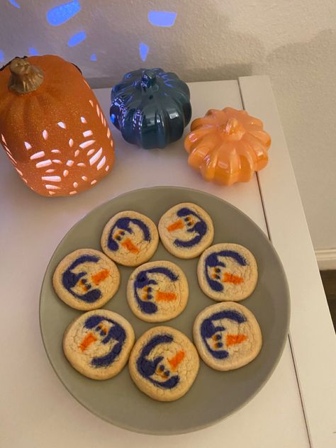 halloween pillsbury cookie dough ghosts Pillsbury Ghost Cookies, Ghost Cookies Halloween, Halloween Bakes, Pillsbury Halloween Cookies, Fall Sleepover, Halloween Preppy, Pillsbury Cookie Dough, Pillsbury Cookies, Preppy Halloween