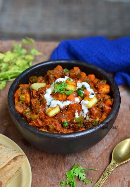 Veggie Appies, Mixed Vegetable Curry, Curry Healthy, Mix Veg, Veg Curry, Fenugreek Leaves, Indian Bread, Vegetable Curry, Indian Curry