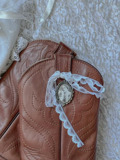 cowboy boots, shabby chic, diy, lace, vintage photo, vintage pendant, farmer's daughter, coquette, cottagecore Shabby Chic Shoes, Coquette Cowboy Boots, Farmers Daughter Outfit Aesthetic, Western Coquette Aesthetic, Farmers Daughter Core, Farmers Daughter Coquette, Cowgirl Coquette, Western Coquette, Coquette Cowgirl