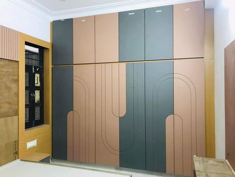 Wardrobes Royal Touch Laminate Wardrobe, Lemari Mini, Wardrobe Unit, Sliding Wardrobe Design, Wardrobe Laminate Design, Sliding Door Wardrobe Designs, Bedroom Built In Wardrobe, Beautiful Wardrobe, Medical Office Design