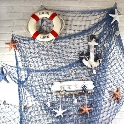 Nautical net decor                                                                                                                                                                                 More Deco Theme Marin, Fish Net Decor, Decor Marin, Deco Marine, Nautical Bathrooms, Ocean House, Fish Net, Nautical Baby Shower, Seaside Beach