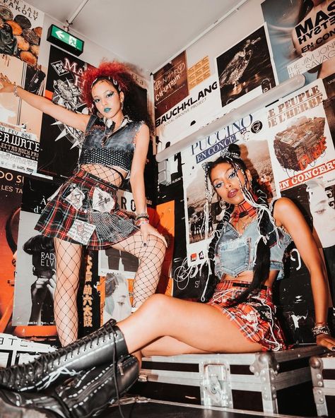 Punk Rock Aesthetic Outfits, Rock Aesthetic Outfits, Punk Poses, Streetwear Shoot, Punk Photoshoot, Rock Photoshoot, Punk Rock Aesthetic, Punk Subculture, Afro Punk Fashion