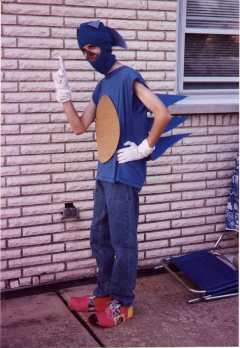 sonic the terrible Halloween Costume Fails, Cosplay Fail, Bad Cosplay, Sonic Costume, Worst Costume, Funny Christmas Pictures, Top Cosplay, Funny Cosplay, Homemade Halloween Costumes