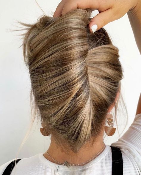 Pink Blonde Hair, Blonde Hair Brown Eyes, Blond Balayage, Dark Roots Blonde Hair, Brown Hair With Blonde Highlights, Blonde Hair Inspiration, Balayage Hair Blonde, Blonde Hair Looks, Hair Shades