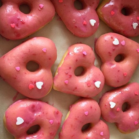 Heart Shaped Donuts Aesthetic, Heart Shaped Aesthetic, Heart Shaped Food, Pastel Cupcakes, Free Giveaways, Heart Food, Cute Baking, Kawaii Food, Cute Desserts