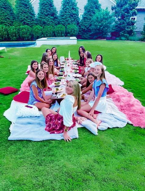 Preppy Birthday Picnic, Preppy Picnic Birthday Party, Preppy Picnic, Backyard Movie Night Party, 12th Birthday Party Ideas, Preppy Birthday, Outdoor Brunch, Dream Birthday, Picnic Birthday Party