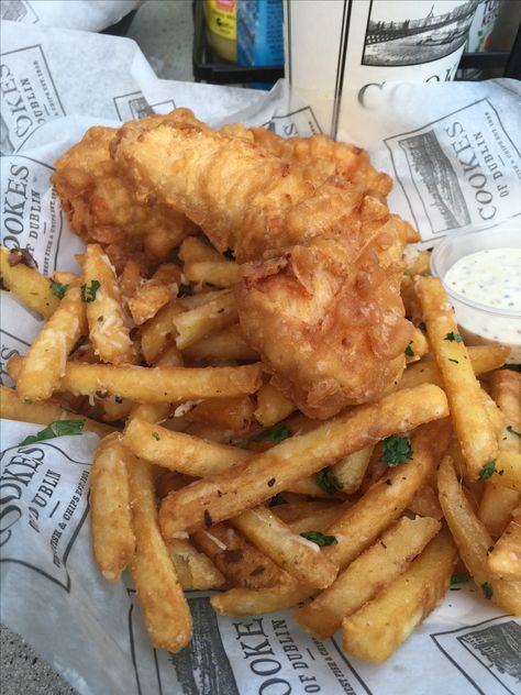 Fish n Chips Fried Fish Aesthetic, Fish And Chips Aesthetic, Coastal Food, Disney Springs Orlando, Fruit Smoothie Recipes Healthy, Fish N Chips, Food Therapy, Disney Springs, Fish And Chips