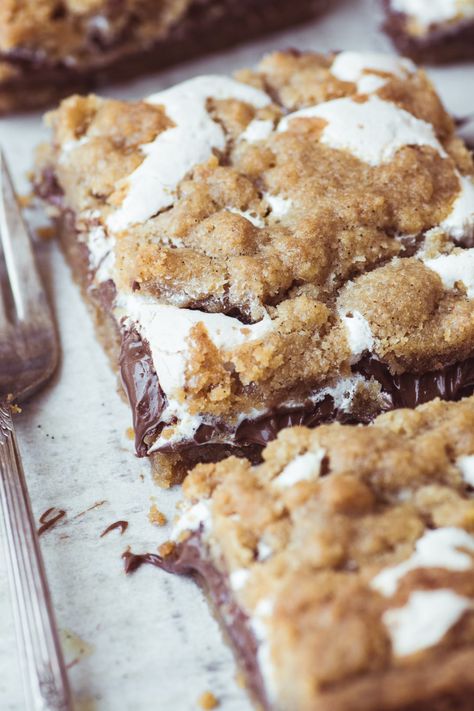 S Mores Bars, Nutella Desserts, S'mores Bar, Marshmallow Creme, Nutella Recipes, Pie Bar, Ooey Gooey, S'mores, Desserts To Make